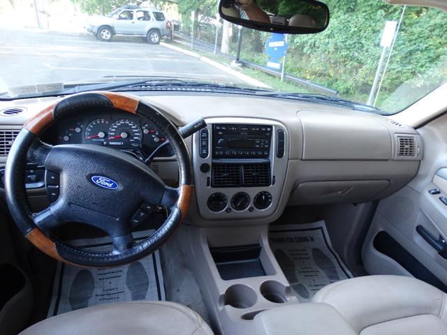 Photo of 2003 gray Ford Explorer