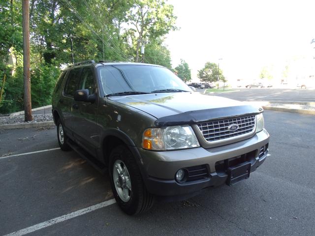 Photo of 2003 gray Ford Explorer
