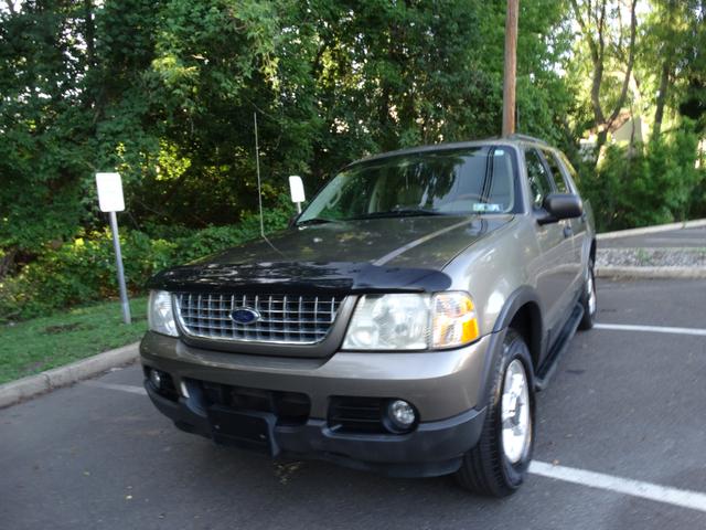Photo of 2003 gray Ford Explorer