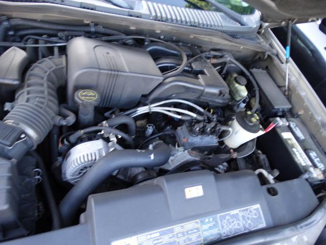 Photo of 2003 gray Ford Explorer