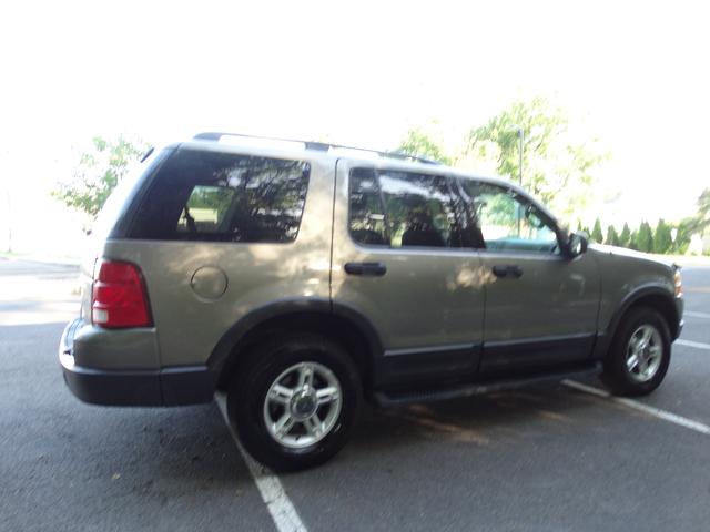 Photo of 2003 gray Ford Explorer
