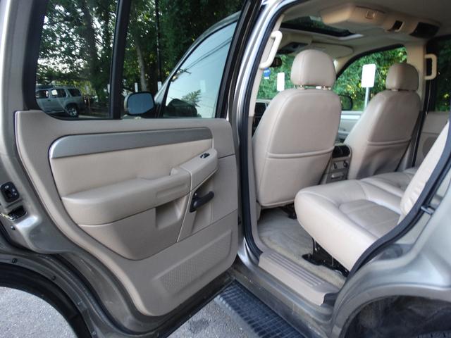 Photo of 2003 gray Ford Explorer