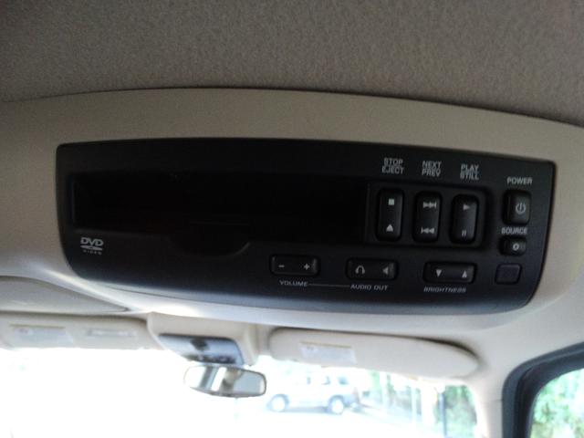 Photo of 2003 gray Ford Explorer