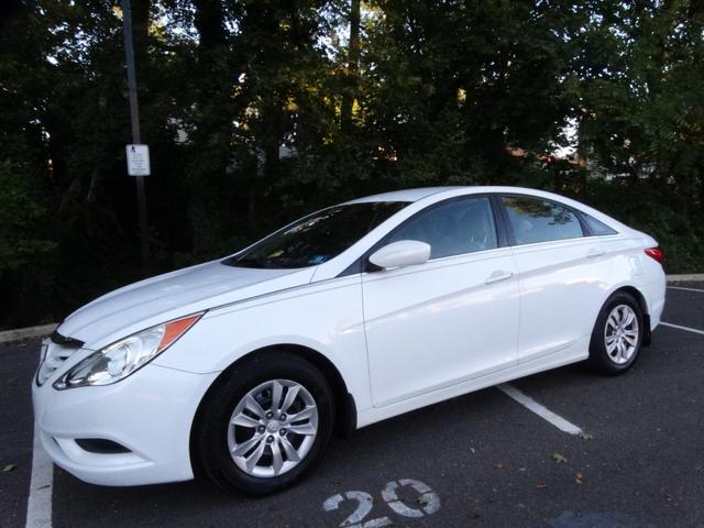Photo of 2012 White Hyundai SONATA