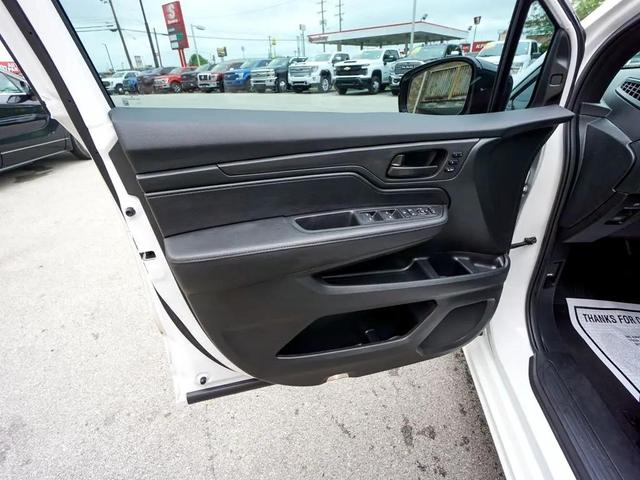 Photo of 2023 Platinum White Pearl Honda Odyssey