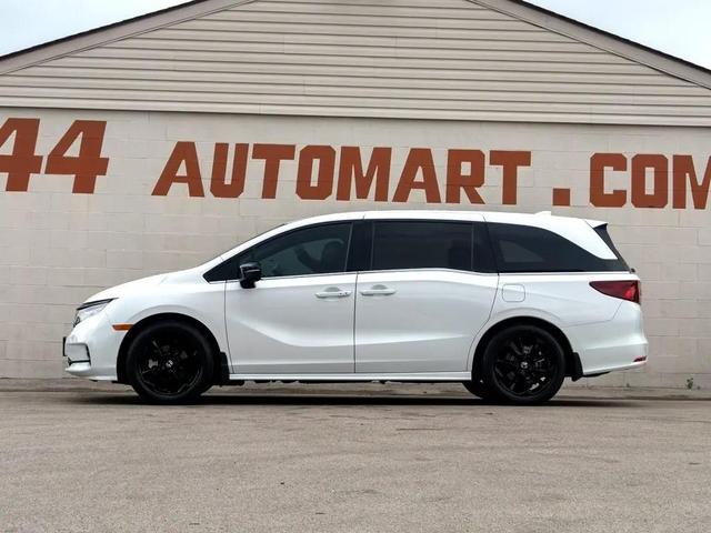 Photo of 2023 Platinum White Pearl Honda Odyssey