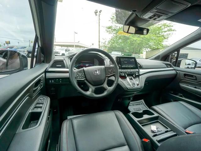 Photo of 2023 Platinum White Pearl Honda Odyssey