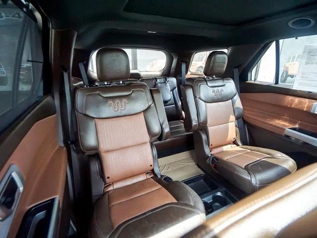 Photo of 2021 White Ford Explorer