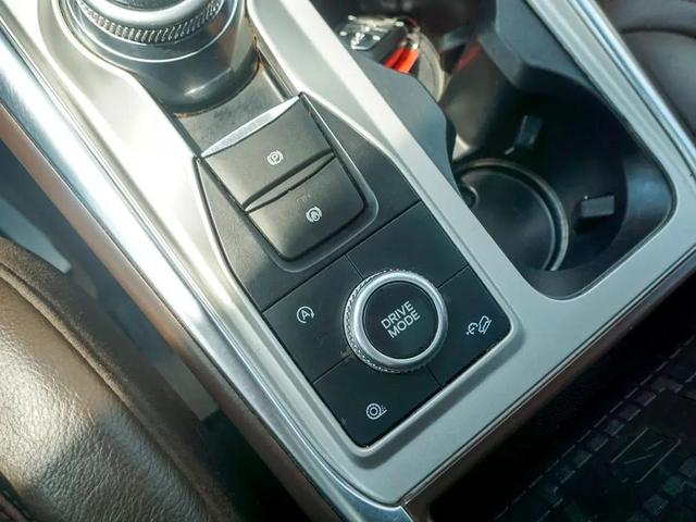 Photo of 2021 White Ford Explorer