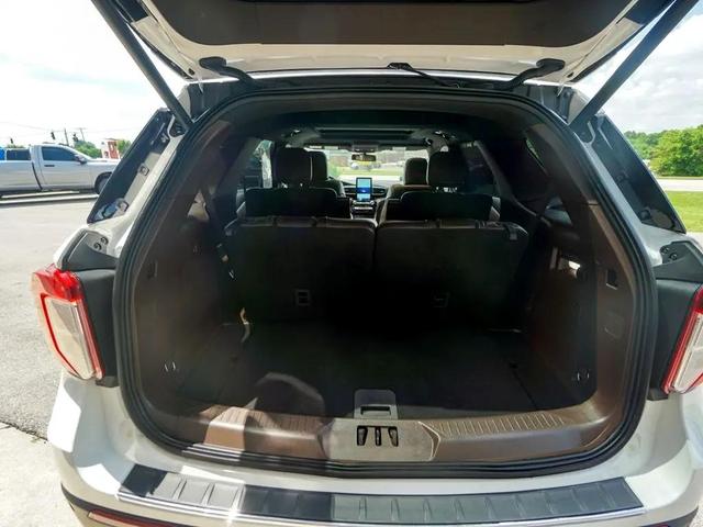 Photo of 2021 White Ford Explorer