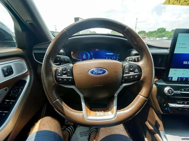 Photo of 2021 White Ford Explorer