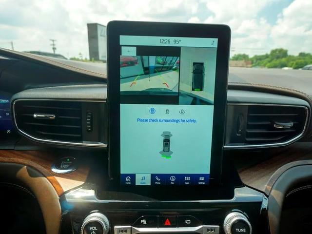 Photo of 2021 White Ford Explorer