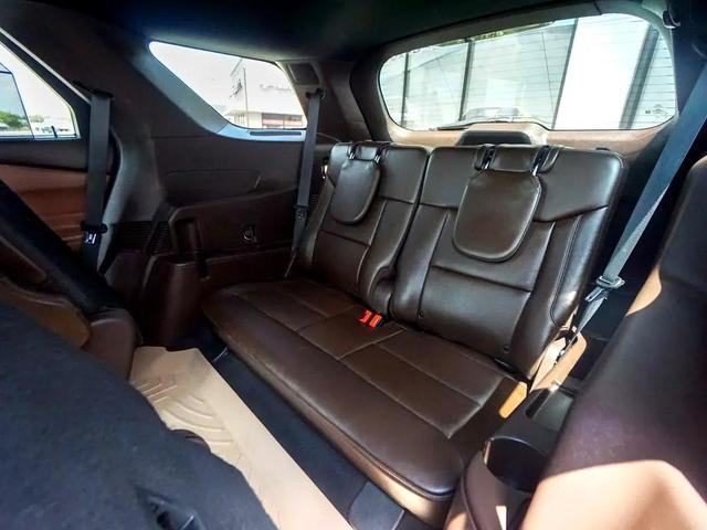 Photo of 2021 White Ford Explorer