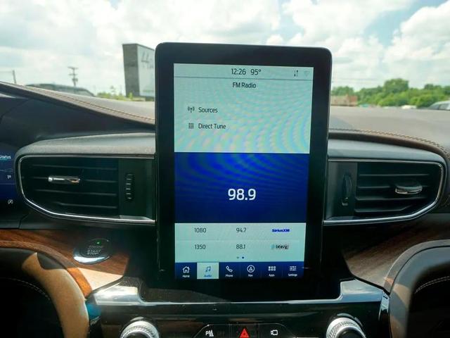 Photo of 2021 White Ford Explorer