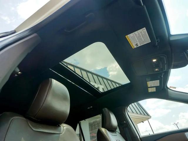 Photo of 2021 White Ford Explorer