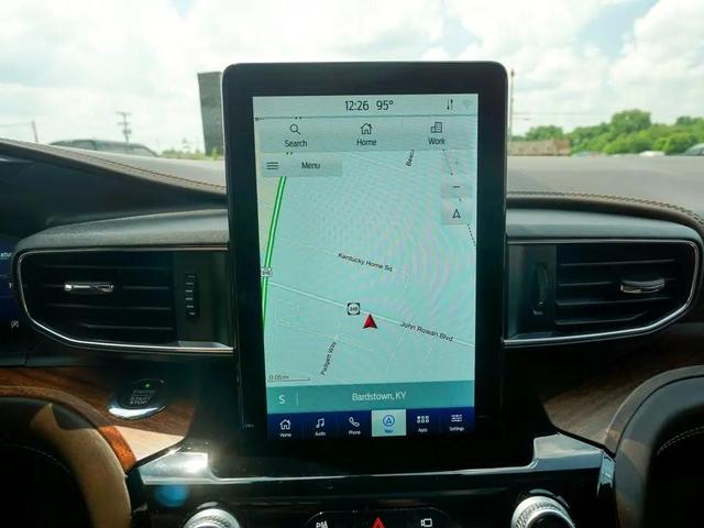 Photo of 2021 White Ford Explorer
