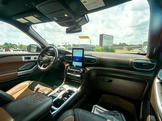 Photo of 2021 White Ford Explorer