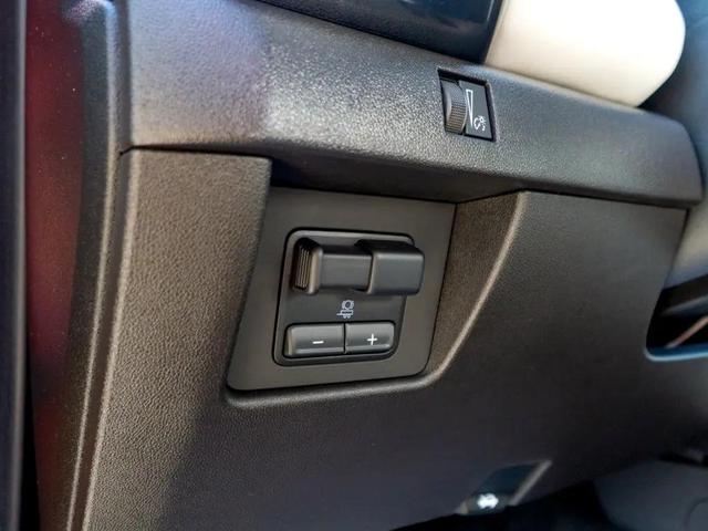 Photo of 2023 Red GMC Canyon