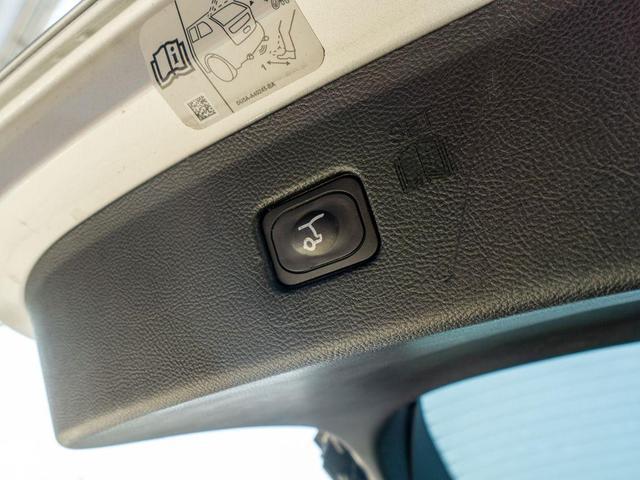 Photo of 2018 Ingot Silver Metallic Ford Edge