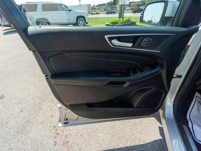 Photo of 2018 Ingot Silver Metallic Ford Edge