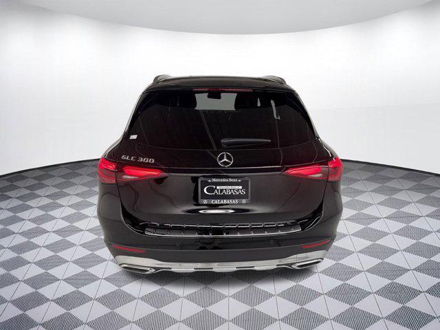 Photo of 2025 Black Mercedes-Benz GLC 300