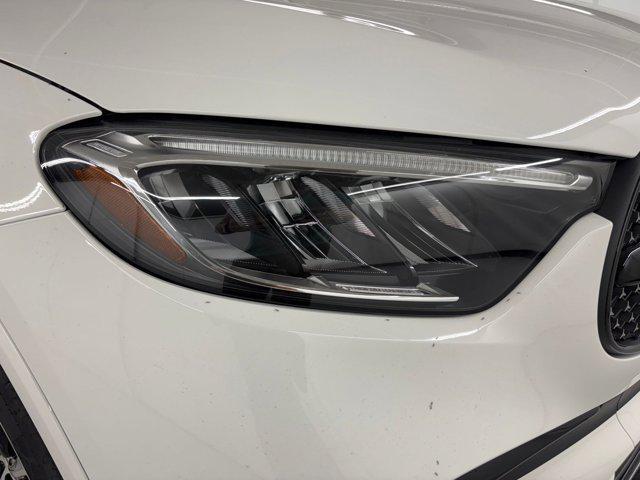 Photo of 2026 Polar White Mercedes-Benz GLC 300