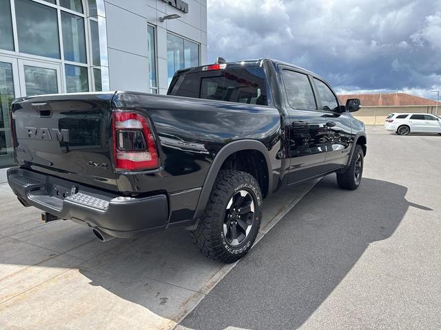 Photo of 2022 Diamond Black Crystal Pearlcoat RAM 1500