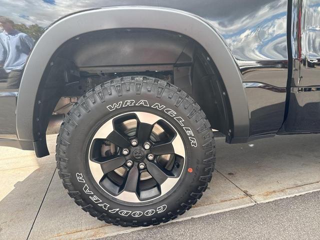Photo of 2022 Diamond Black Crystal Pearlcoat RAM 1500