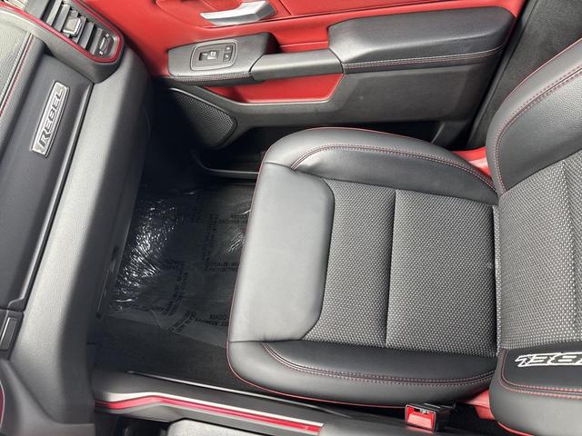 Photo of 2022 Diamond Black Crystal Pearlcoat RAM 1500