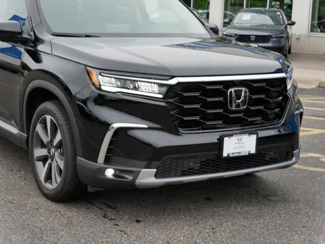 Photo of 2024 Crystal Black Pearl Honda Pilot