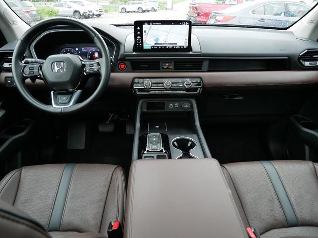 Photo of 2024 Crystal Black Pearl Honda Pilot