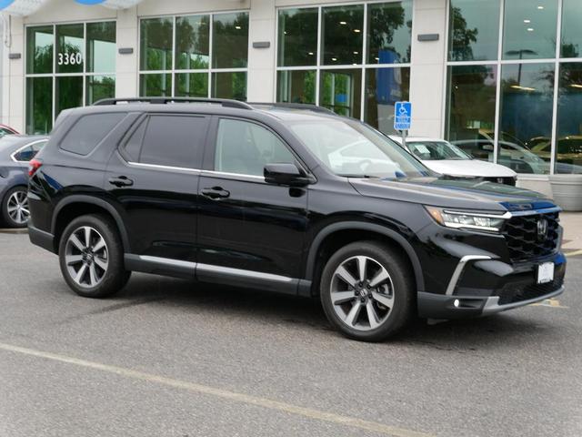 Photo of 2024 Crystal Black Pearl Honda Pilot