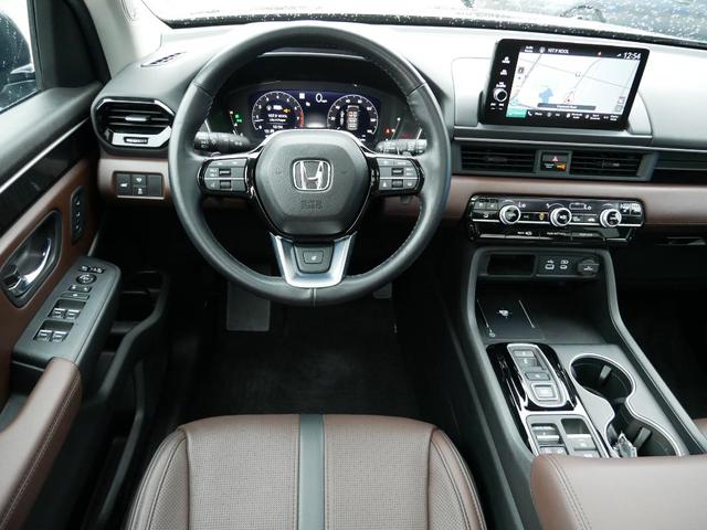 Photo of 2024 Crystal Black Pearl Honda Pilot
