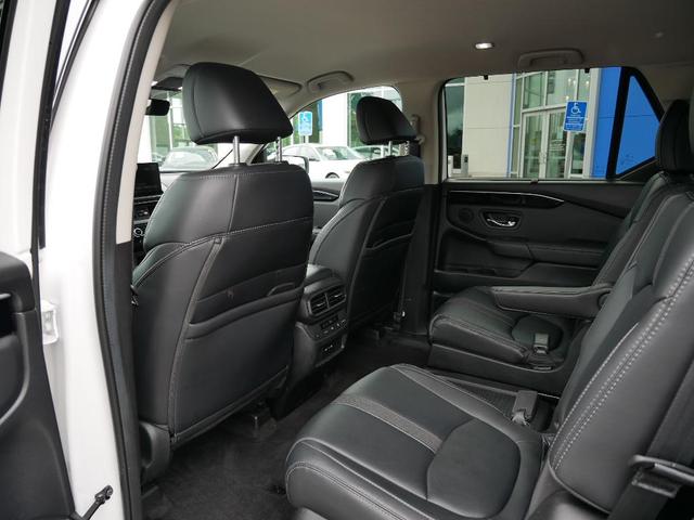 Photo of 2024 Platinum White Pearl Honda Pilot