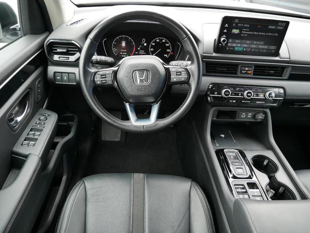Photo of 2024 Platinum White Pearl Honda Pilot