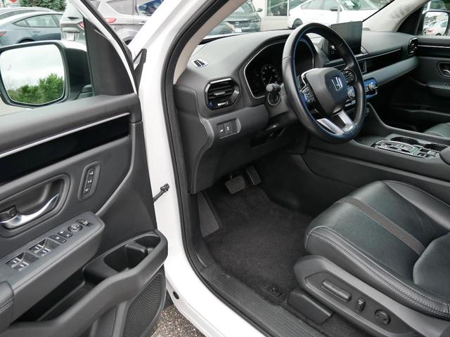 Photo of 2024 Platinum White Pearl Honda Pilot
