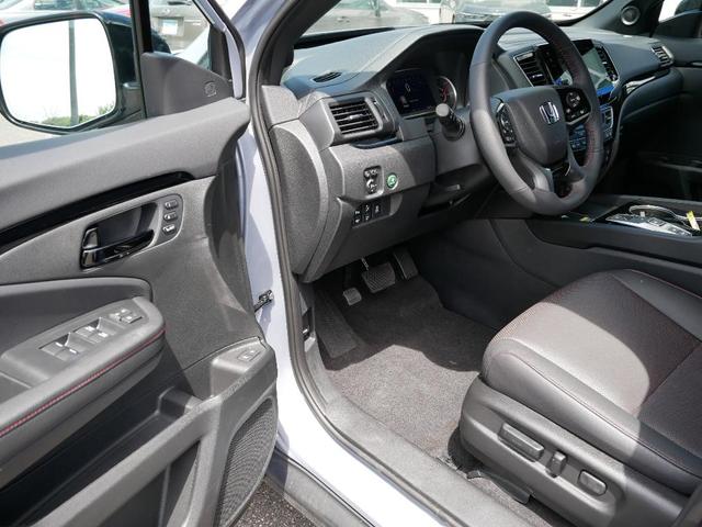 Photo of 2025 Sonic Gray Pearl Honda Passport