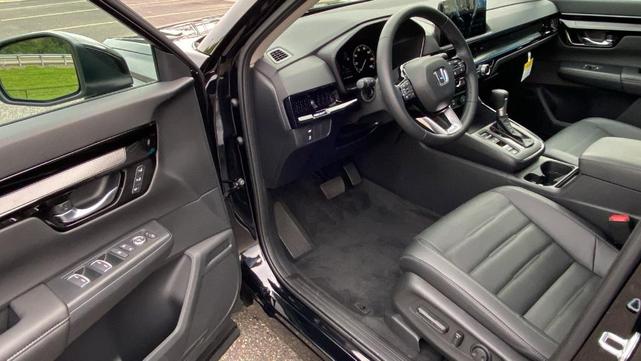 Photo of 2025 Crystal Black Honda CR-V