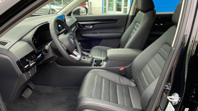 Photo of 2025 Crystal Black Honda CR-V