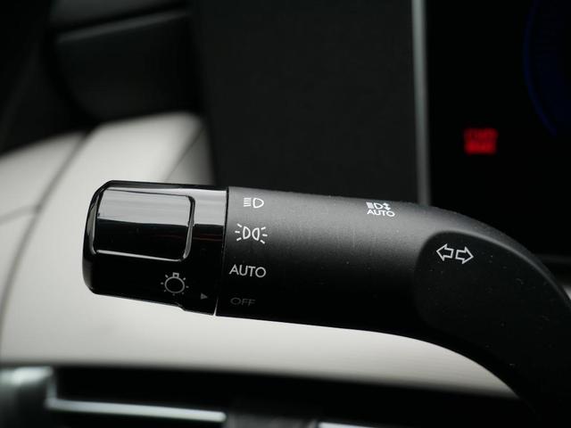 Photo of 2025 Serenity White Pearl Hyundai TUCSON