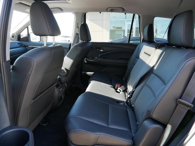 Photo of 2022 Platinum White Pearl Honda Pilot
