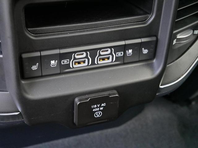 Photo of 2023 Diamond Black RAM 1500