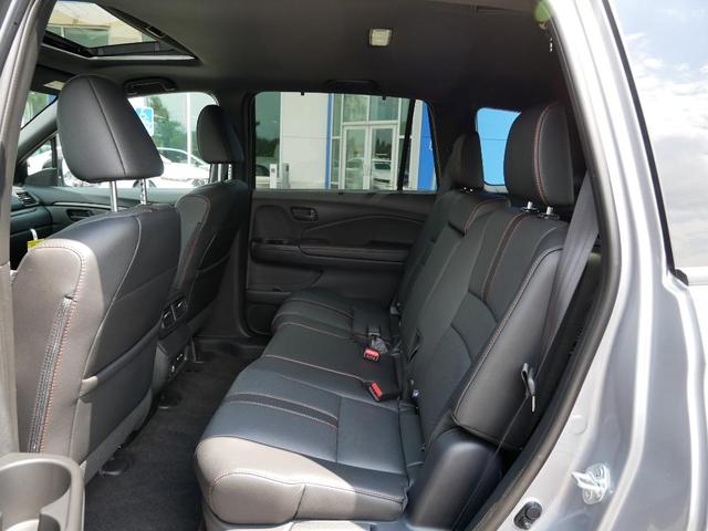 Photo of 2025 Lunar Silver Metallic Honda Passport