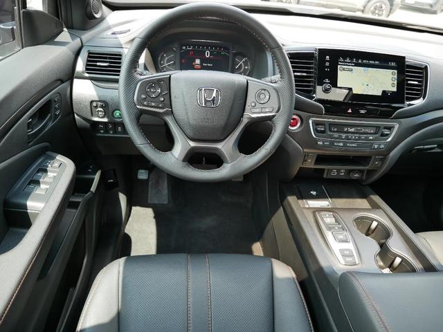 Photo of 2025 Lunar Silver Metallic Honda Passport
