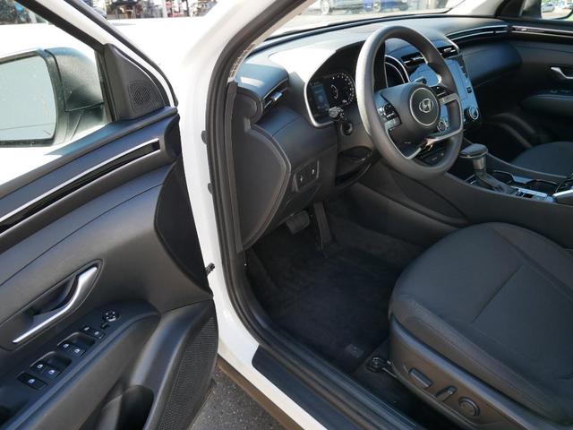 Photo of 2022 Quartz White Hyundai TUCSON