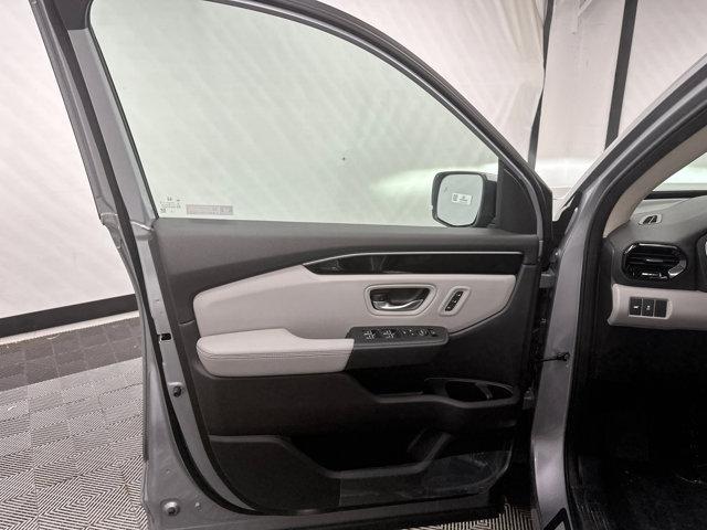 Photo of 2025 Lunar Silver Metallic Honda Pilot