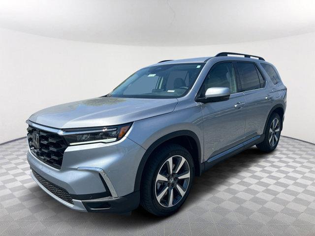 Photo of 2025 Lunar Silver Metallic Honda Pilot