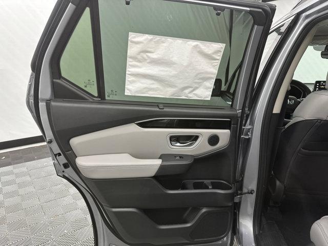 Photo of 2025 Lunar Silver Metallic Honda Pilot