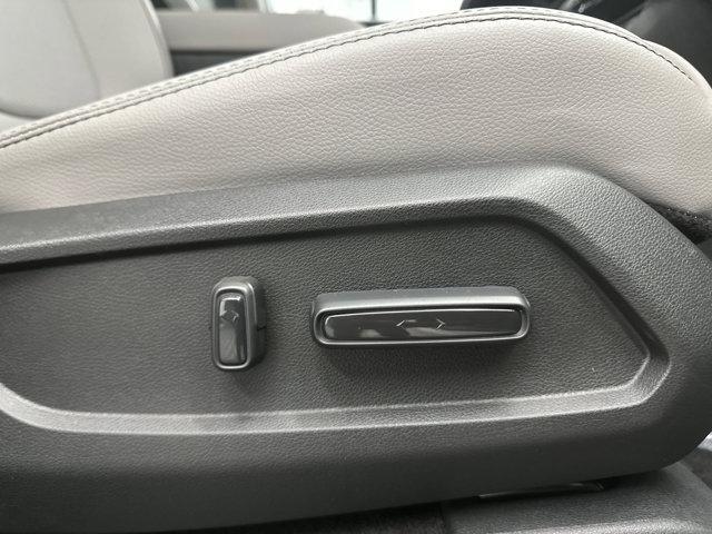 Photo of 2025 Lunar Silver Metallic Honda Pilot