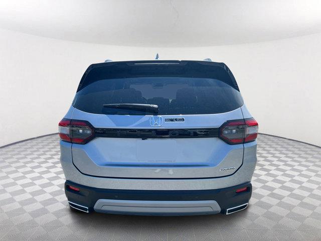 Photo of 2025 Lunar Silver Metallic Honda Pilot